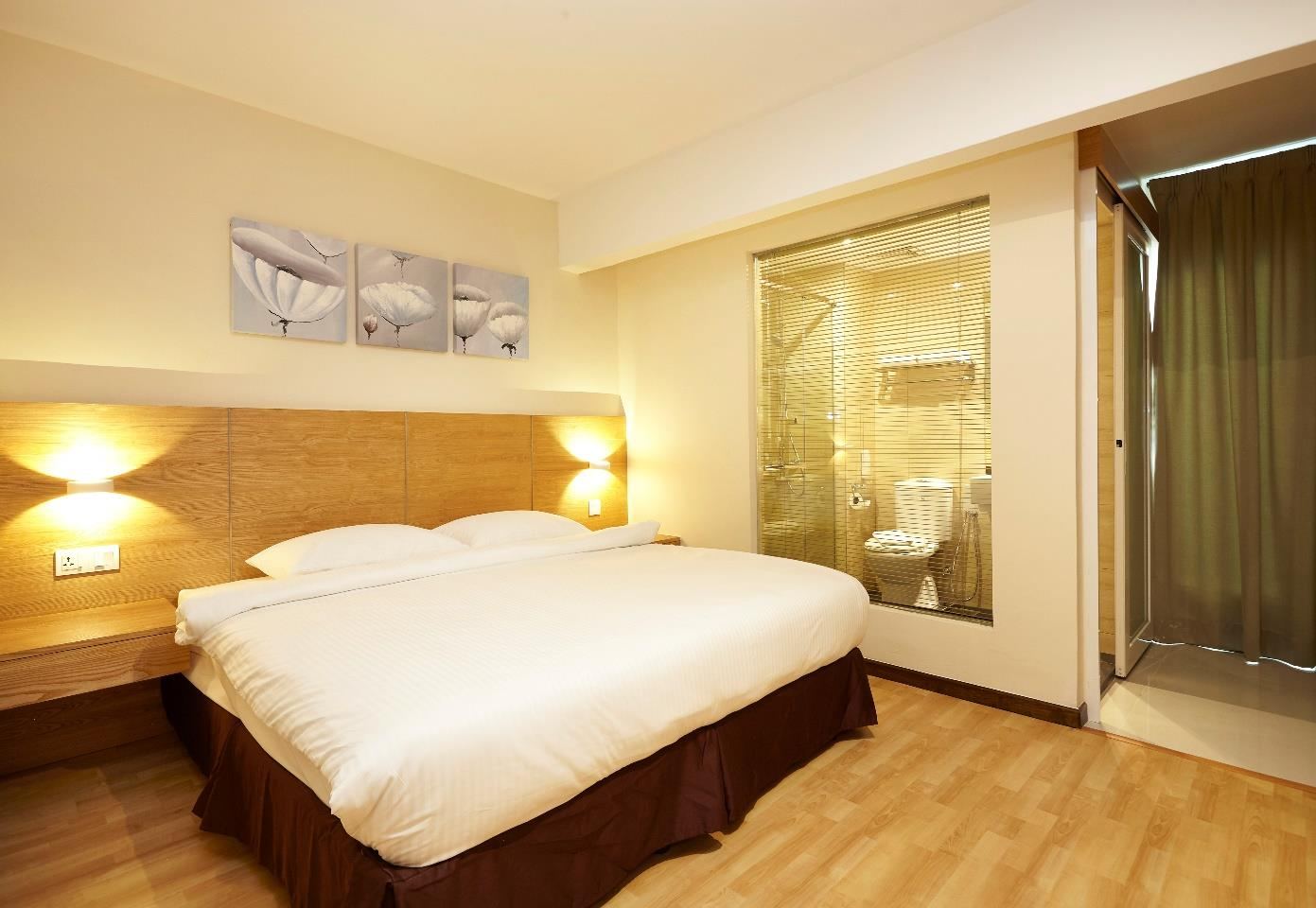 A Deluxe King room